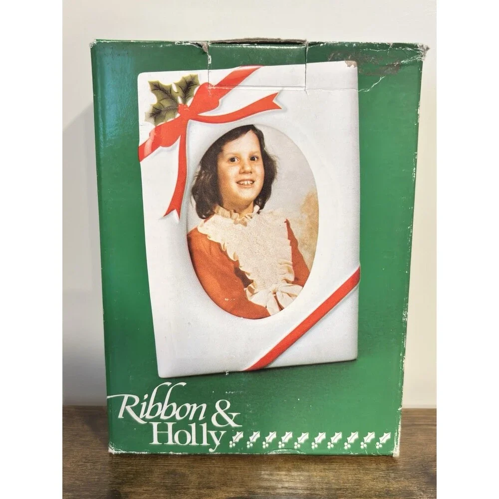 Unbranded ribbon holly